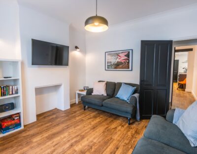 Newly refurbished Modern Stylish 2 Bedroom Cottage